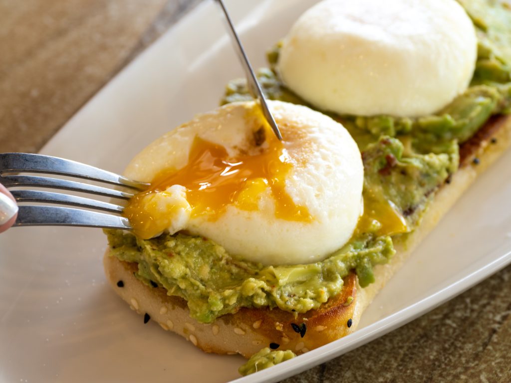 Cafe Bella – Poached Avo